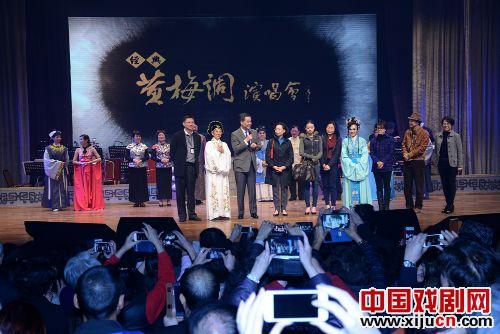 梁振英低调亮相《梁山伯．祝英台黄梅调经典50年演唱会》