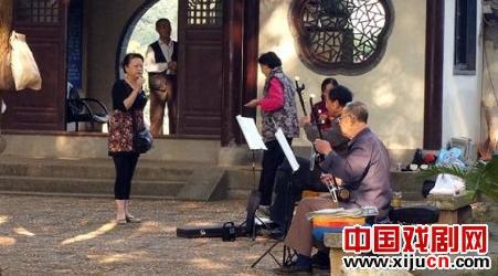 黄梅戏故里的氛围