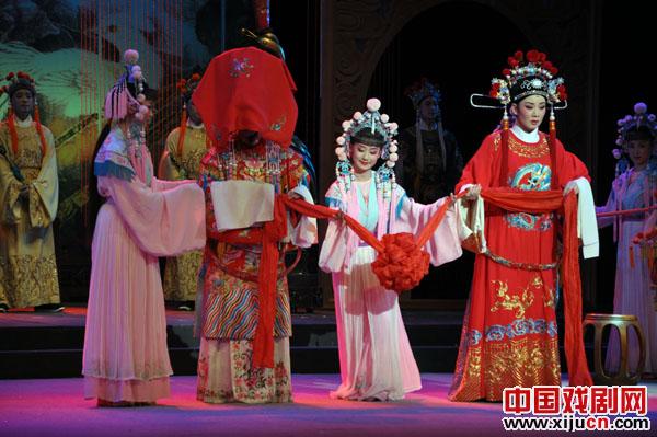 韩再芬《女驸马》