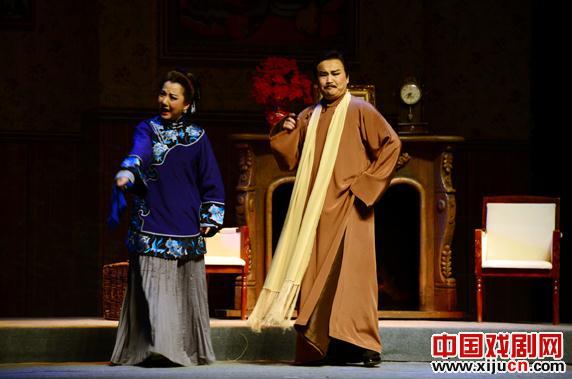 黄梅戏舞台剧《风尘女画家》