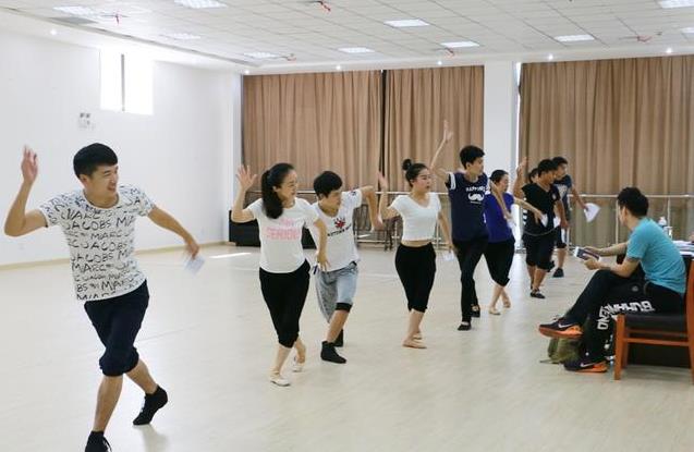 重点打造大型黄梅戏音乐剧《曙光曲》