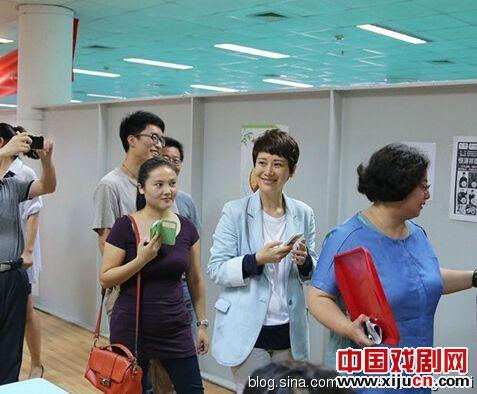 海清：我该喊严凤英四外婆