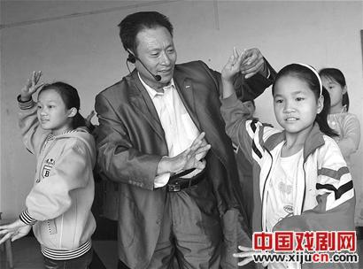 黄梅戏走进孔垅镇各中小学课堂