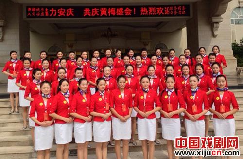 50位学生为安庆黄梅戏展演周志愿服务