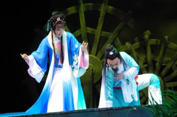 黄梅戏《苏东坡》：戏里戏外的故事