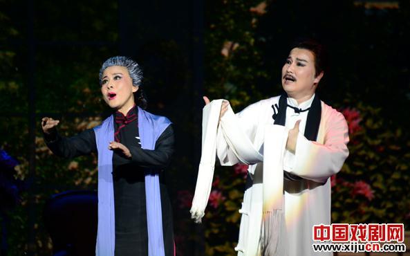 黄梅戏舞台剧《风尘女画家》