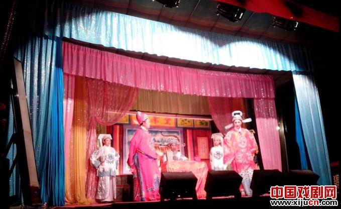 在乡下看黄梅戏