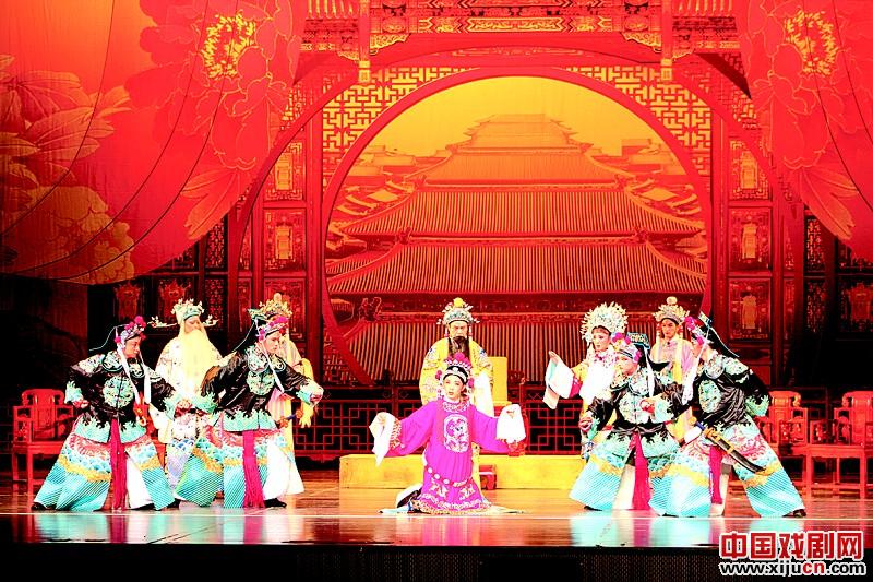 黄梅戏《女驸马》、《吴琼个人演唱会》亮相岳阳