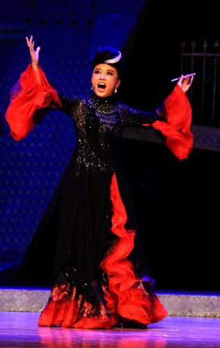 《贵妇还乡》剧照