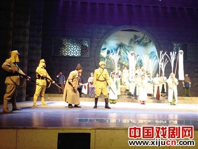 政府&ldquo;买单&rdquo;请环卫工人看黄梅戏