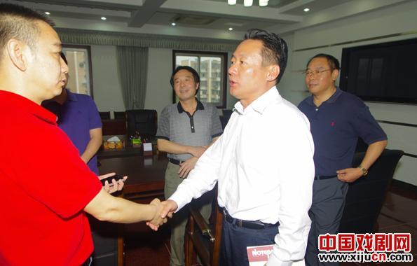 虞爱华与黄梅戏《半个月亮》主创人员座谈