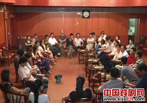 肖燕梅调研罗田县黄梅戏剧团