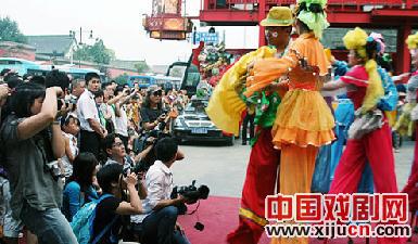 台湾采访团到沈阳刘老根大舞台欣赏正宗的&ldquo;东北二人转&rdquo;