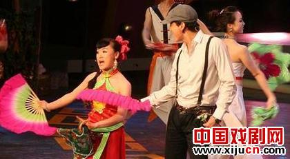 陈晓东表演二人转有模有样