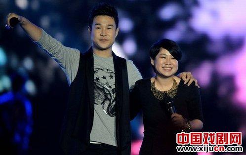 小沈阳与妻子沈春阳甜蜜秀恩爱