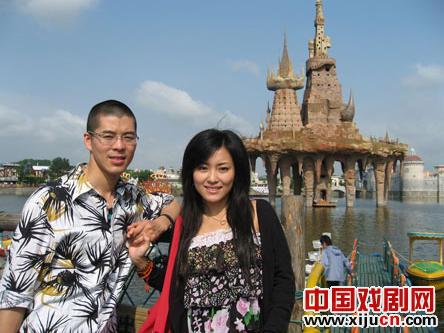 王小虎，张可的幸福二人转