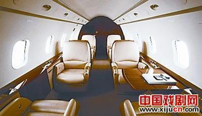 赵本山花近2亿从加拿大购买一架小型客机，不上春晚办学授艺