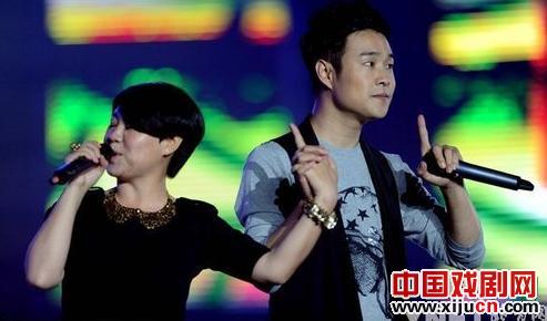 小沈阳与妻子沈春阳甜蜜秀恩爱