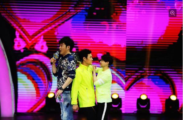 《拜托拿稳》首播引热议 小沈阳砸球&ldquo;放水&rdquo; 沈春阳深情一吻