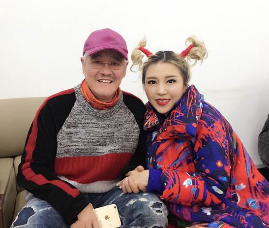 &ldquo;年画娃娃&rdquo;崔子格&ldquo;花棉袄&rdquo;贺岁 与赵本山唠家常