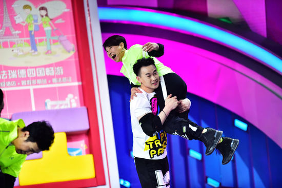 小沈阳夫妇上《拜托拿稳》 小沈阳立誓&ldquo;跟老婆势不两立&rdquo;