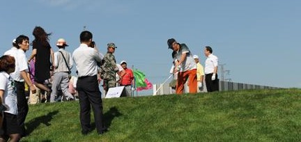 赵本山先生为高尔夫名人赛开杆