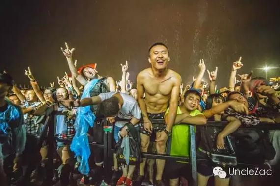 二人转的半壁江山：戏子的摇滚史诗