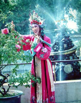 著名二人转表演艺术家郑桂云