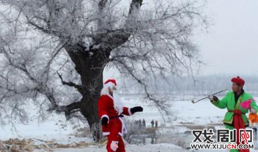 圣诞老人唱起二人转