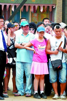 赵本山新戏《关东大先生》在沈阳开机，范伟小沈阳&ldquo;赵家军&rdquo;担梁（图）