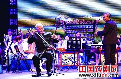 姜昆谈二人转&ldquo;涉黄&rdquo;：赵本山们应负起管制责任