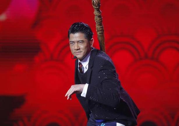 潘长江 、郭富城猴王同台耍棍 苗阜王声相声戏说西游朋友圈