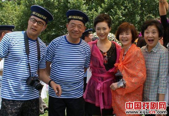 郭金变身&ldquo;美女笑星&rdquo; 期待与赵本山合作