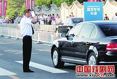 赵本山&ldquo;刘老根会馆&rdquo;开业封闭公交专用道