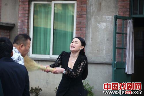 赵家班女弟子集体回应&ldquo;以胸吸睛&rdquo;