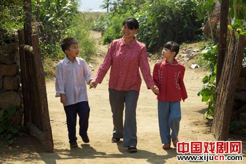 网友笑称小沈阳妻子&ldquo;翻身解放挑大梁&rdquo;