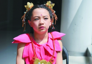 《二人转总动员》少儿组冠军获得者王铁柱卖奖品救爷爷