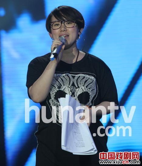 丫蛋亮相《天声一队》大秀歌艺