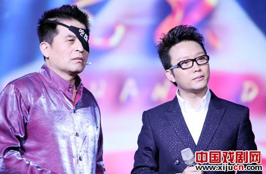 毕福剑穿苏格兰裙子学小沈阳