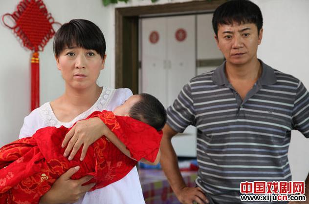 闫学晶《豆腐西施杨七巧》诠释质朴母爱，为戏遭遇&ldquo;毛驴惊魂&rdquo;