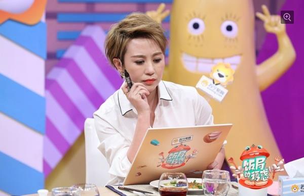 沈腾称喜剧演员转型难 承认宋小宝贾玲比自己强