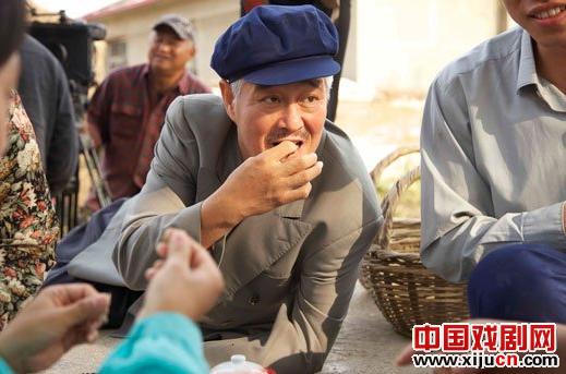 赵本山拍戏把吃进去的食物吐出来再吃进去