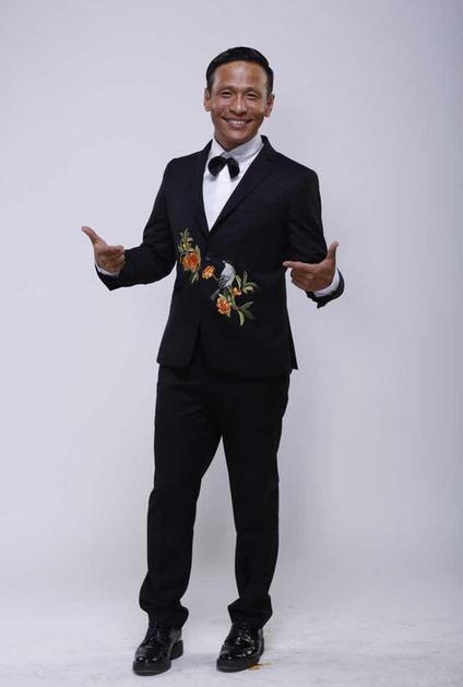 宋小宝加盟《优叻个秀》爆笑反串灰姑娘变身黑姑娘