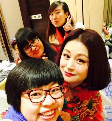 于月仙穿花袄捞金 助阵新人婚礼