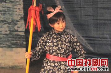 袖珍美女朱洁出演皮影舞台剧《圆明园传奇》