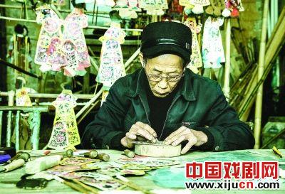 平江皮影戏展现超强生命力