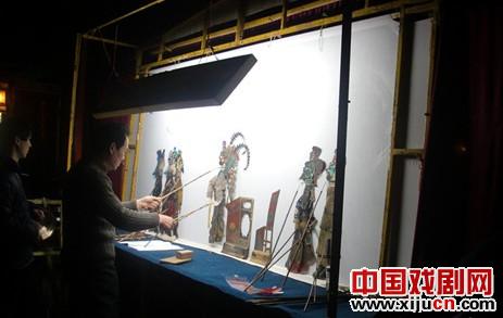 云梦皮影王秦礼刚把皮影戏唱到谭鑫培戏楼
