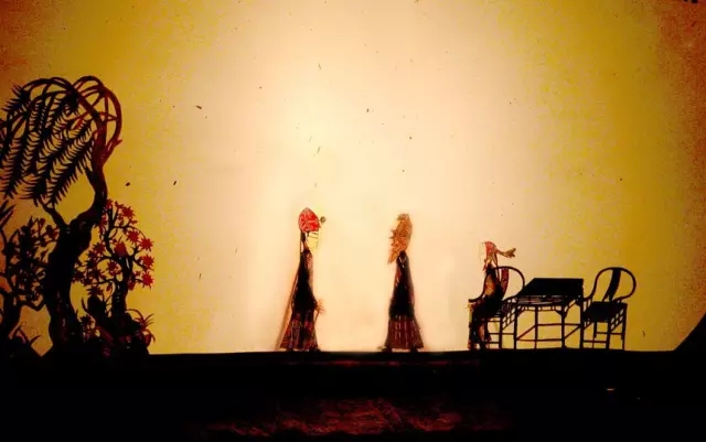 一个影子，撑起一出戏