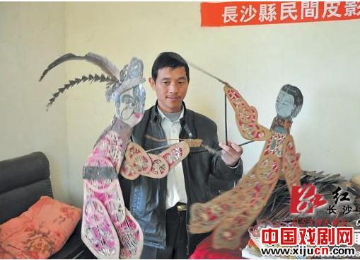 43岁农民结缘皮影戏30年