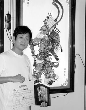 华县皮影雕刻大师薛宏权获国家级金奖